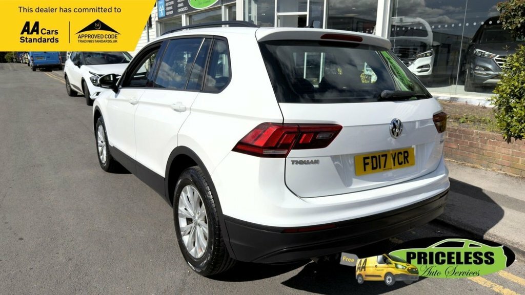 Volkswagen Tiguan 2L S FD17YCR White #5