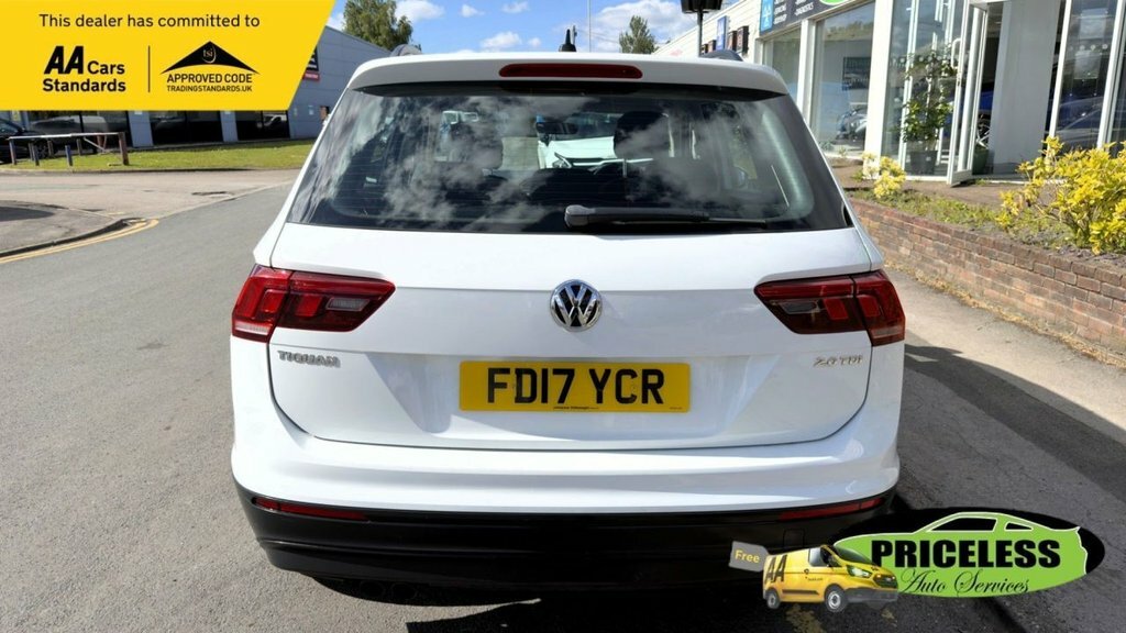 Volkswagen Tiguan 2L S FD17YCR White #6