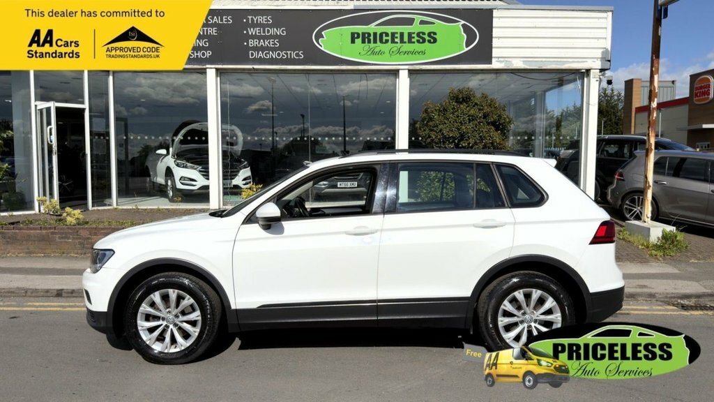 Volkswagen Tiguan 2L S FD17YCR White #3