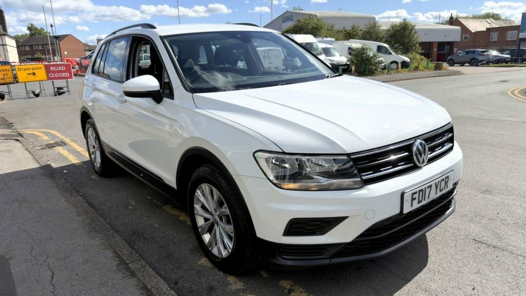 Volkswagen Tiguan 2L S FD17YCR White #4