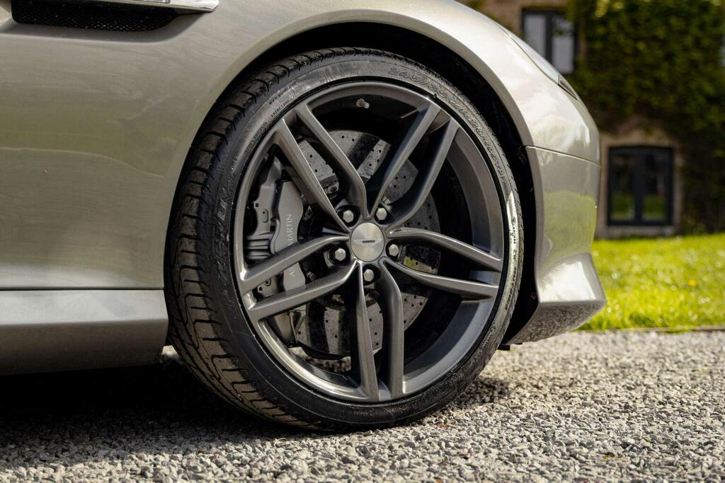 Aston Martin DB9 Coupe 6.0 V12 T-tronicii Euro 6 201515 Silver #4