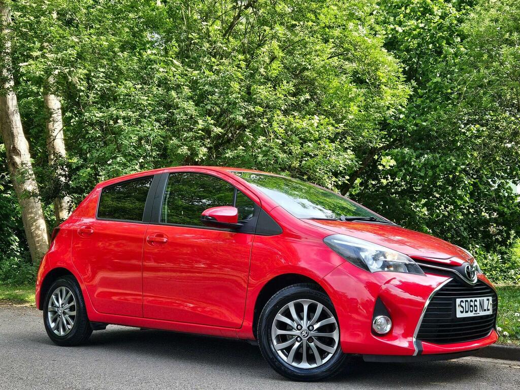 Toyota Yaris Hatchback 1.33 Dual Vvt-i Icon Euro 6 Safety Red