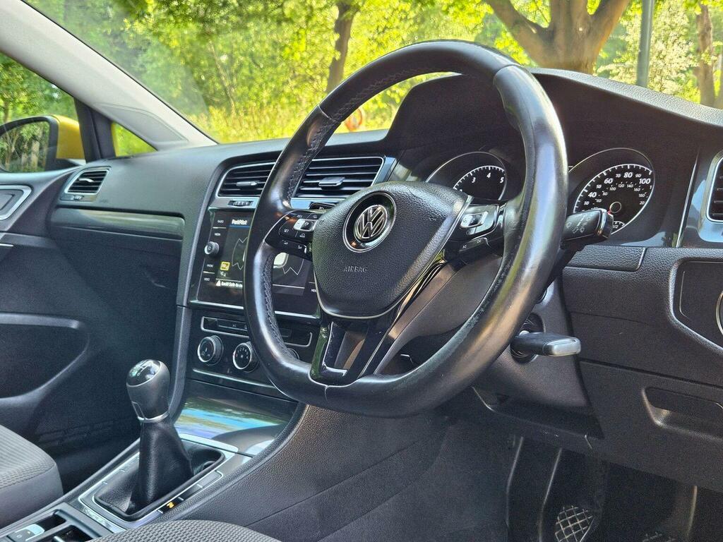 Volkswagen Golf Hatchback 1.4 Tsi Se Nav Euro 6 Ss 201767 PJ67WUA Yellow #2