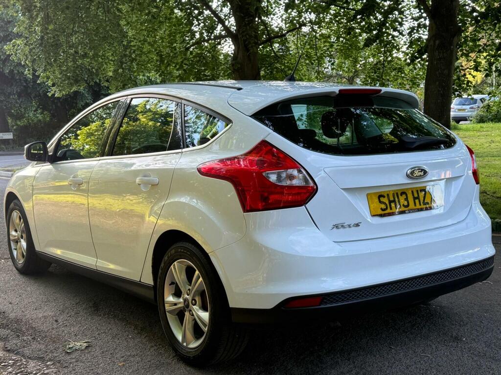 Ford Focus Hatchback 1.6 Zetec Euro 5 201313 SH13HZX White #6