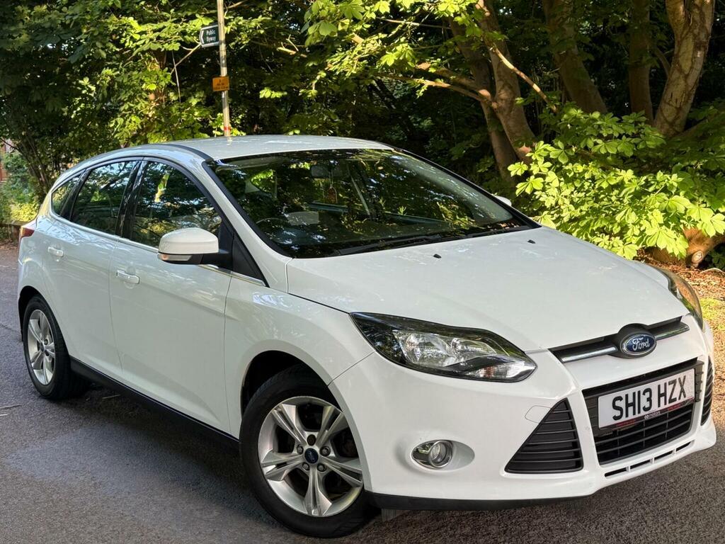 Ford Focus Hatchback 1.6 Zetec Euro 5 201313 SH13HZX White #2