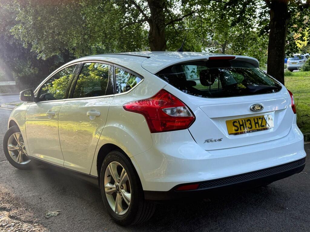 Ford Focus Hatchback 1.6 Zetec Euro 5 201313 SH13HZX White #3