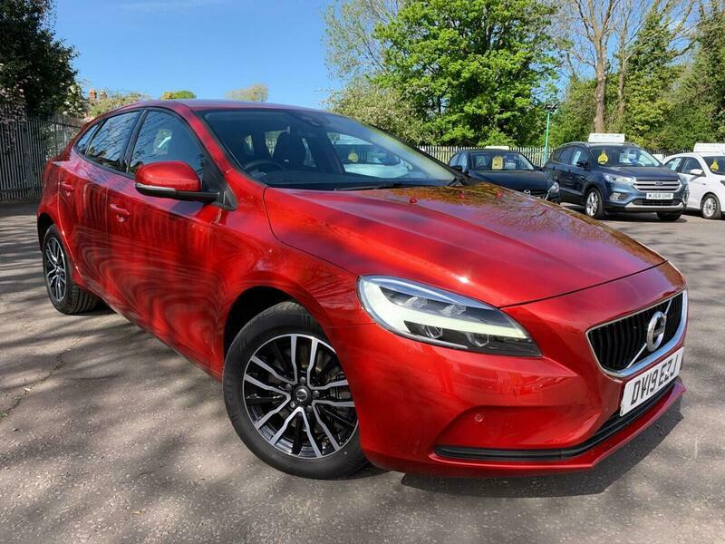 Volvo V40 1.5 T2 Gpf Momentum Red