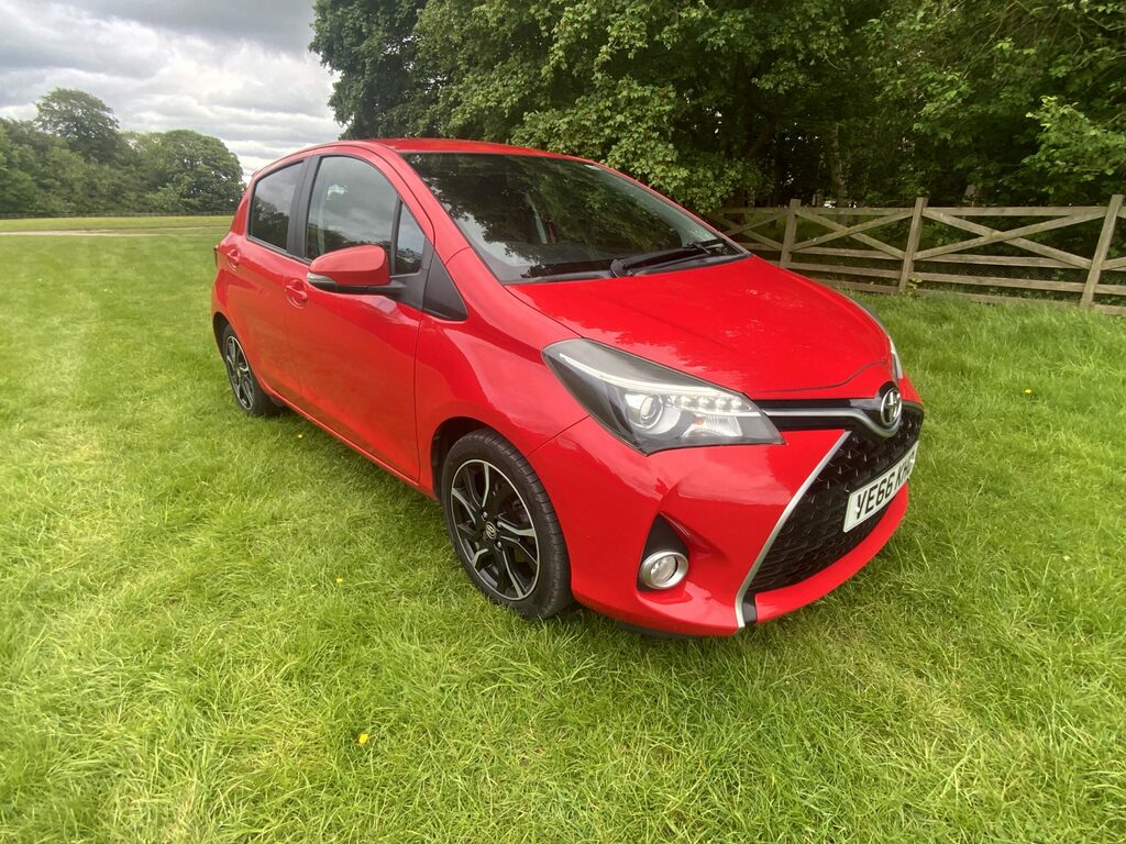 Toyota Yaris Design Vvt-i Hatchback Red