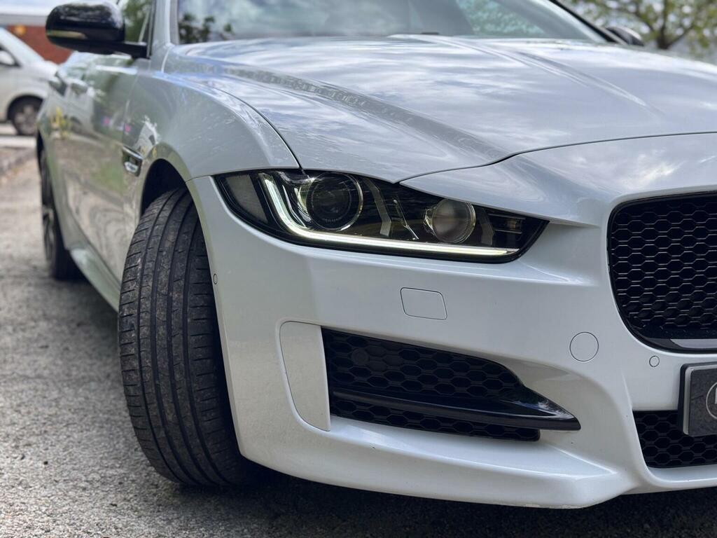 Jaguar XE 2.0D R-sport Awd Euro 6 Ss YE68DRO White #4