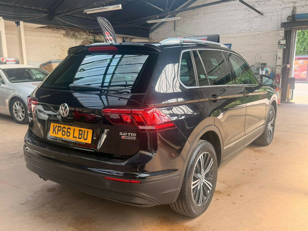 Volkswagen Tiguan 2.0 Tdi 150 4Motion Se Nav Estate Manua KP66LBU Black #4