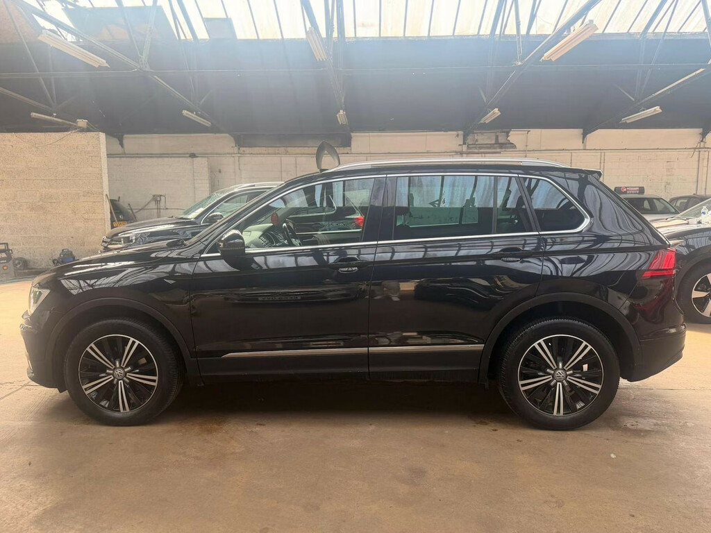 Volkswagen Tiguan 2.0 Tdi 150 4Motion Se Nav Estate Manua KP66LBU Black #2