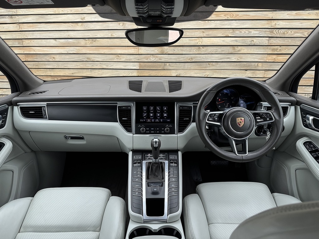 Porsche Macan 201666 T Top Spec Sport Design Pack EN66GYZ Grey #2