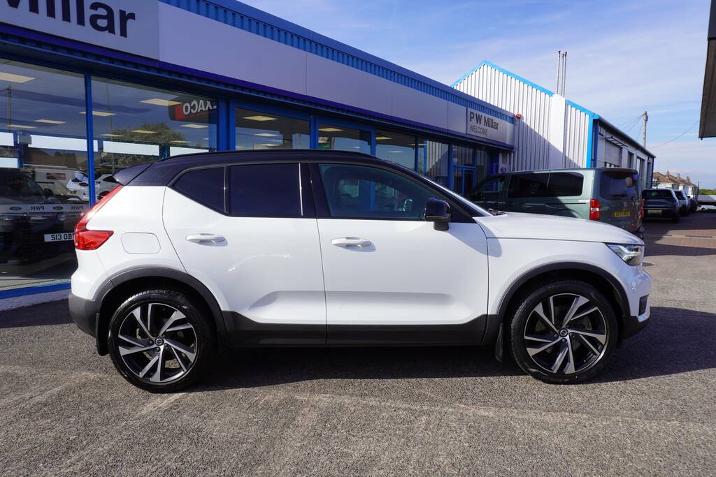 Volvo XC40 1.5H T5 Twin Engine Recharge 10.7Kwh R-design Pro White #2