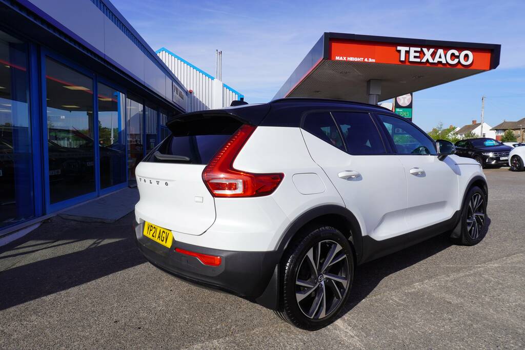 Volvo XC40 1.5H T5 Twin Engine Recharge 10.7Kwh R-design Pro White #3