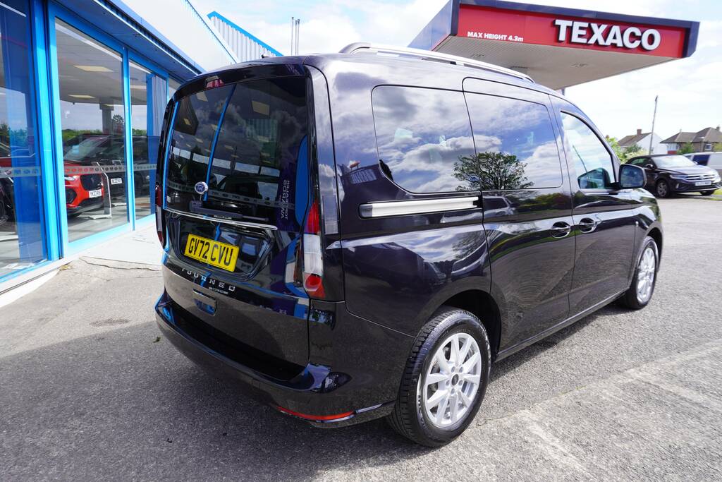 Ford Tourneo Connect 2.0 Ecoblue Titanium Euro 6 Ss GV72CVU Black #2