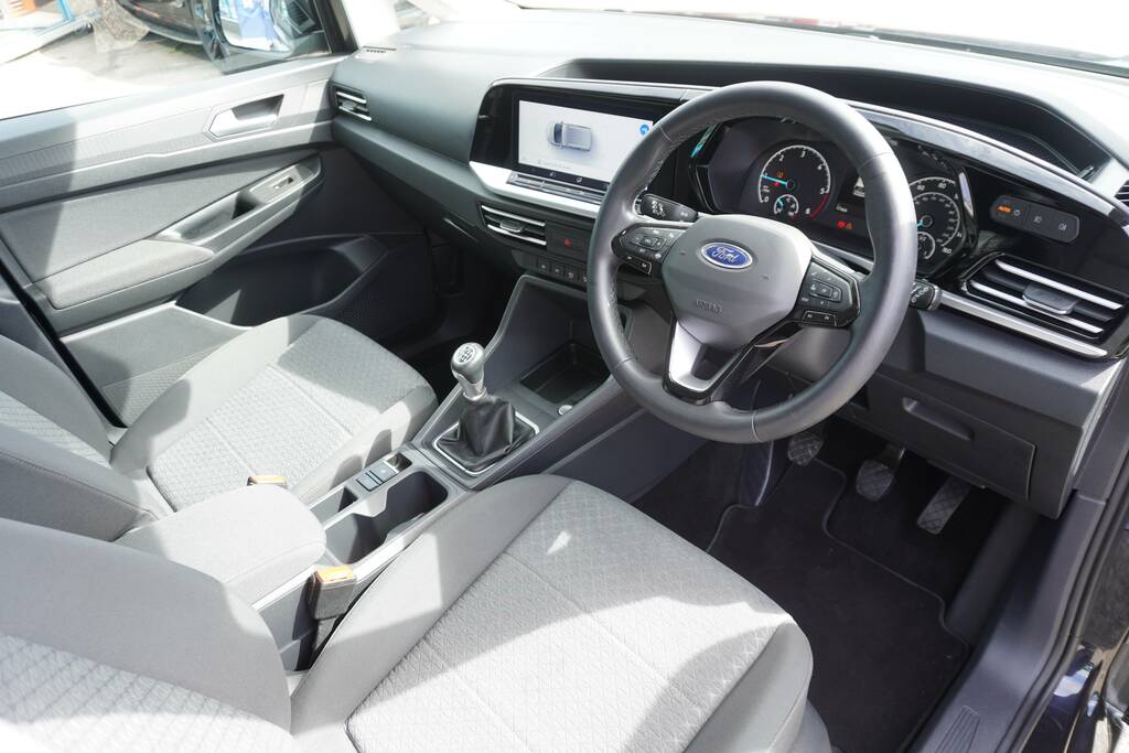 Ford Tourneo Connect 2.0 Ecoblue Titanium Euro 6 Ss GV72CVU Black #3
