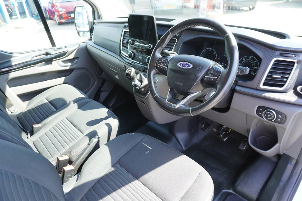 Ford Transit Custom 2.0 300 Ecoblue Limited L2 H1 Euro 6 5Dr, Long Whe YM19NAE White #4