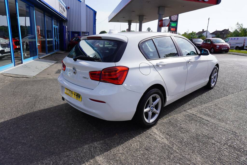 BMW 1 Series 1.5 116D Se Euro 6 Ss VU66YWW White #2