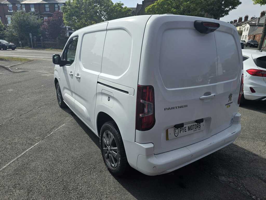 Peugeot Partner Asphalt Premium 1.5 Hdi White #5