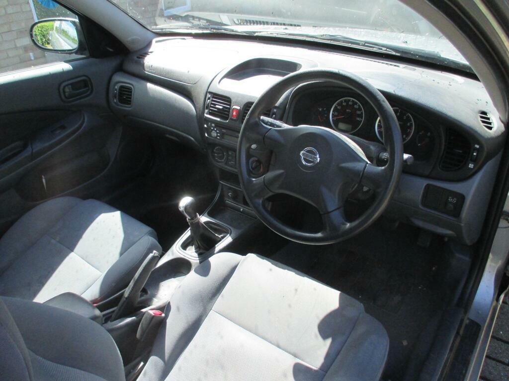 Nissan Almera 1.8 S Silver #9
