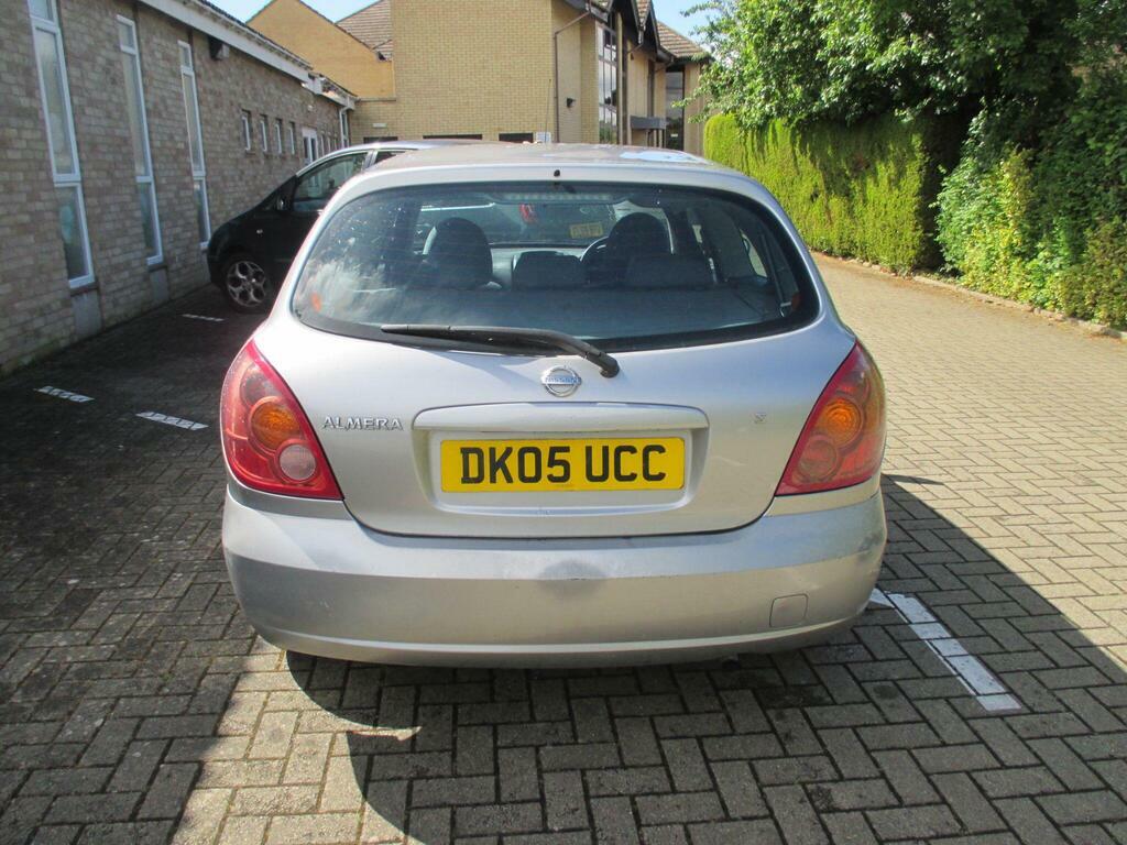 Nissan Almera 1.8 S Silver #4