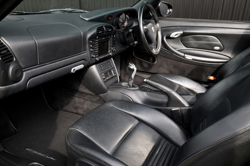 Porsche 911 911 Carrera 4 Black #3
