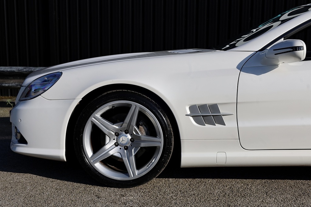 Mercedes-Benz SL Class Base White #26