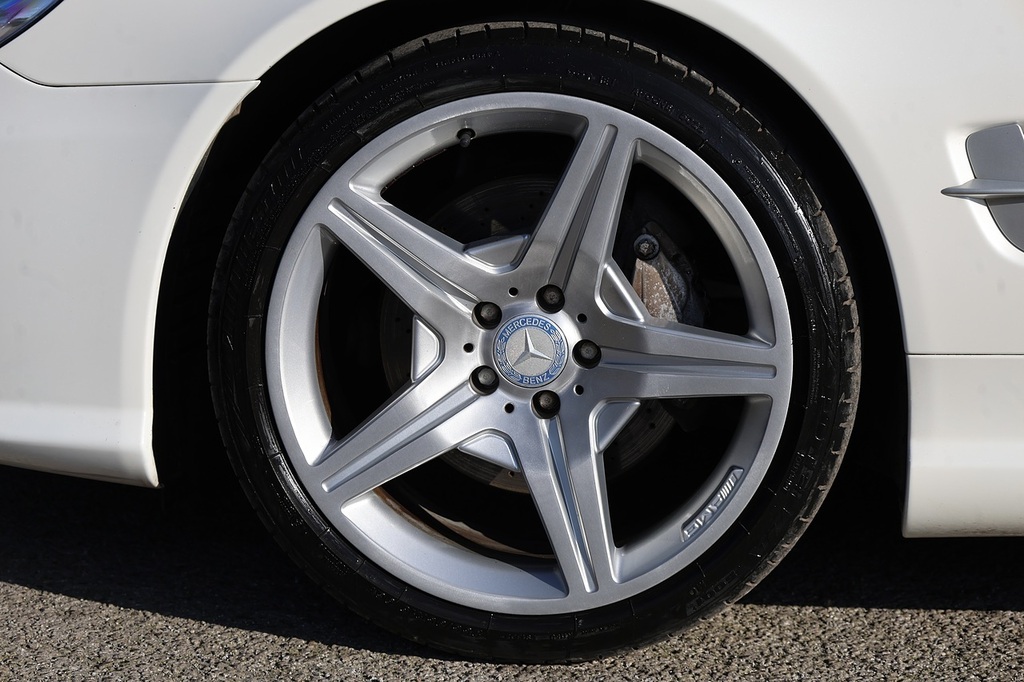 Mercedes-Benz SL Class Base White #31