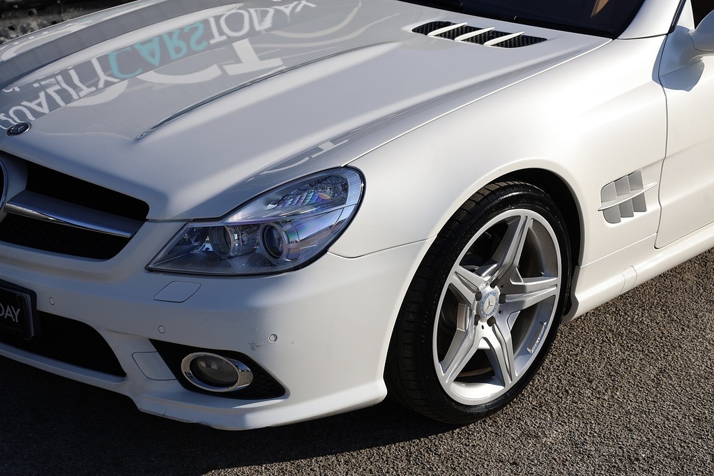 Mercedes-Benz SL Class Base White #25