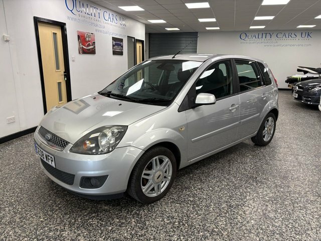 Ford Fiesta 1.4 Ghia Hatchback 147 G Km 79 Silver