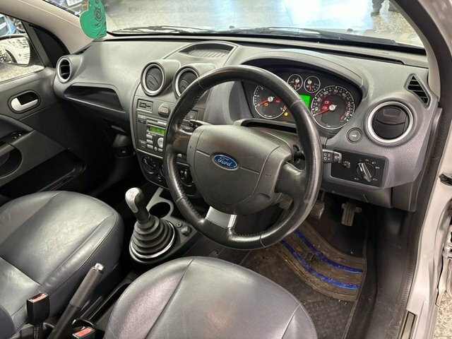Ford Fiesta 1.4 Ghia Hatchback 147 G Km 79 CE08WFP Silver #2