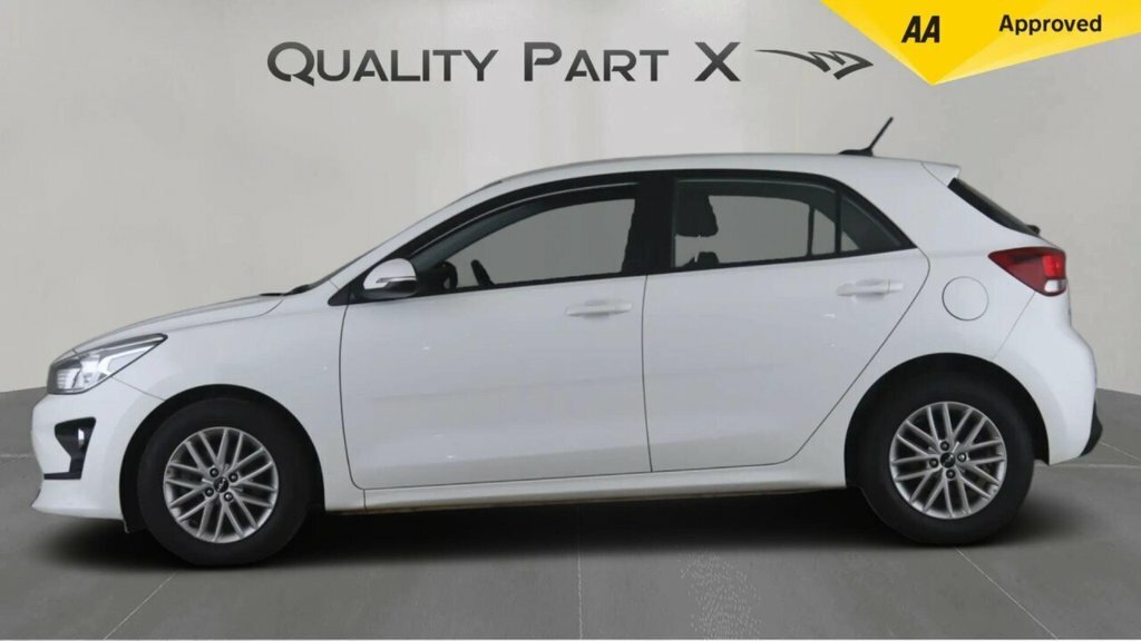 Kia RIO Hatchback FV22OBD White #4