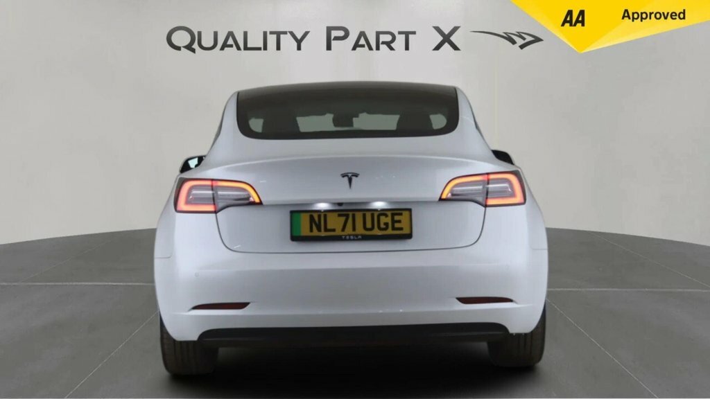 Tesla Model 3 Saloon NL71UGE White #6