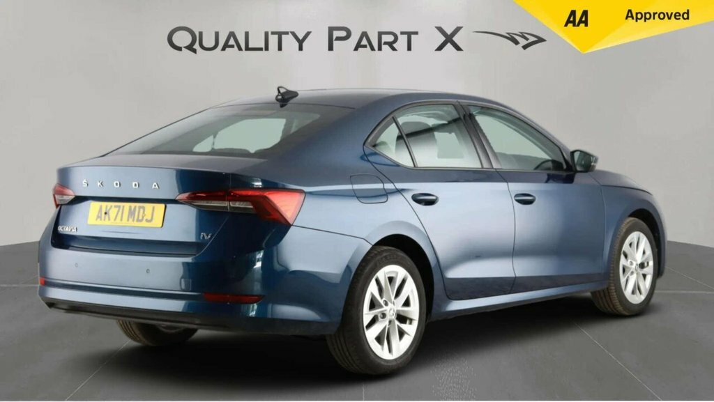 Skoda Octavia Hatchback AK71MDJ Blue #5