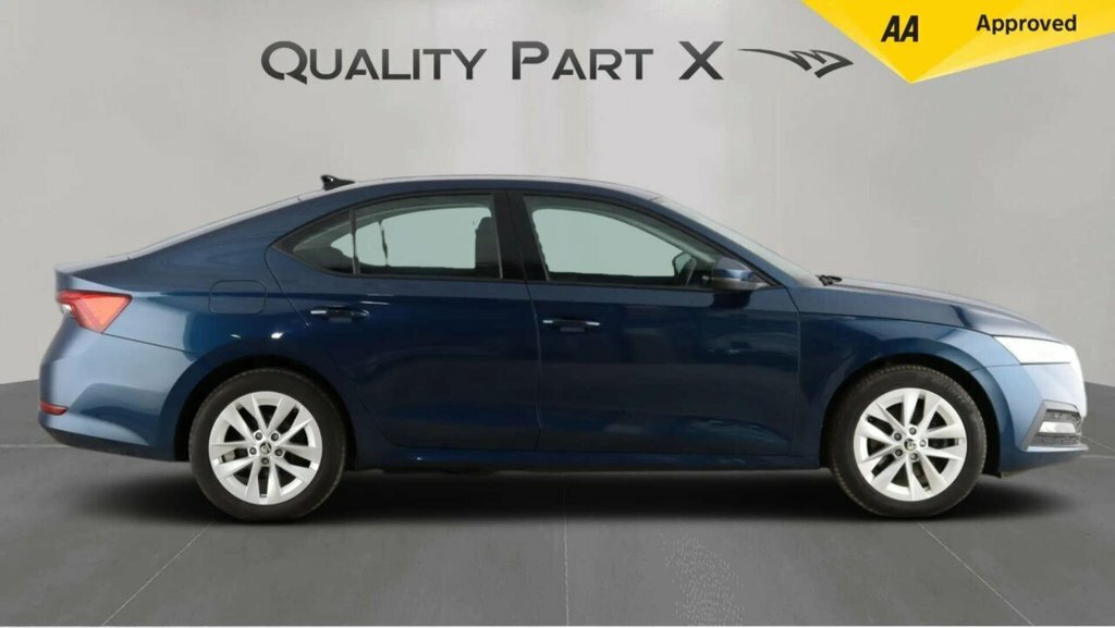 Skoda Octavia Hatchback AK71MDJ Blue #4
