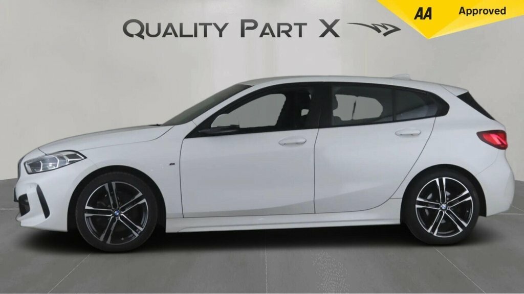 BMW 1 Series Hatchback EJ71UTU White #4