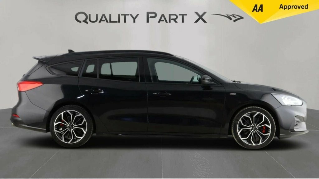 Ford Focus Estate XUI8869 Black #4