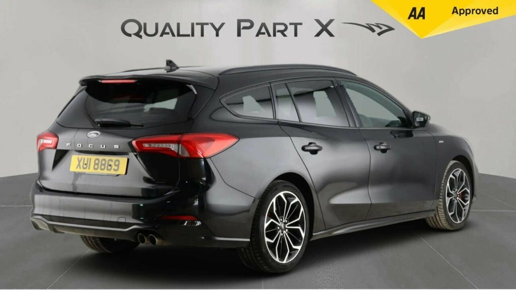 Ford Focus Estate XUI8869 Black #5