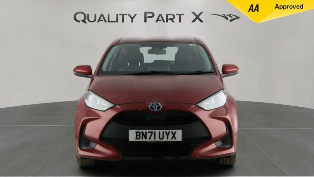 Toyota Yaris Hatchback BN71UYX Red #2
