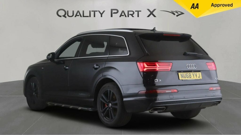 Audi Q7 Suv NU68YYJ Black #5