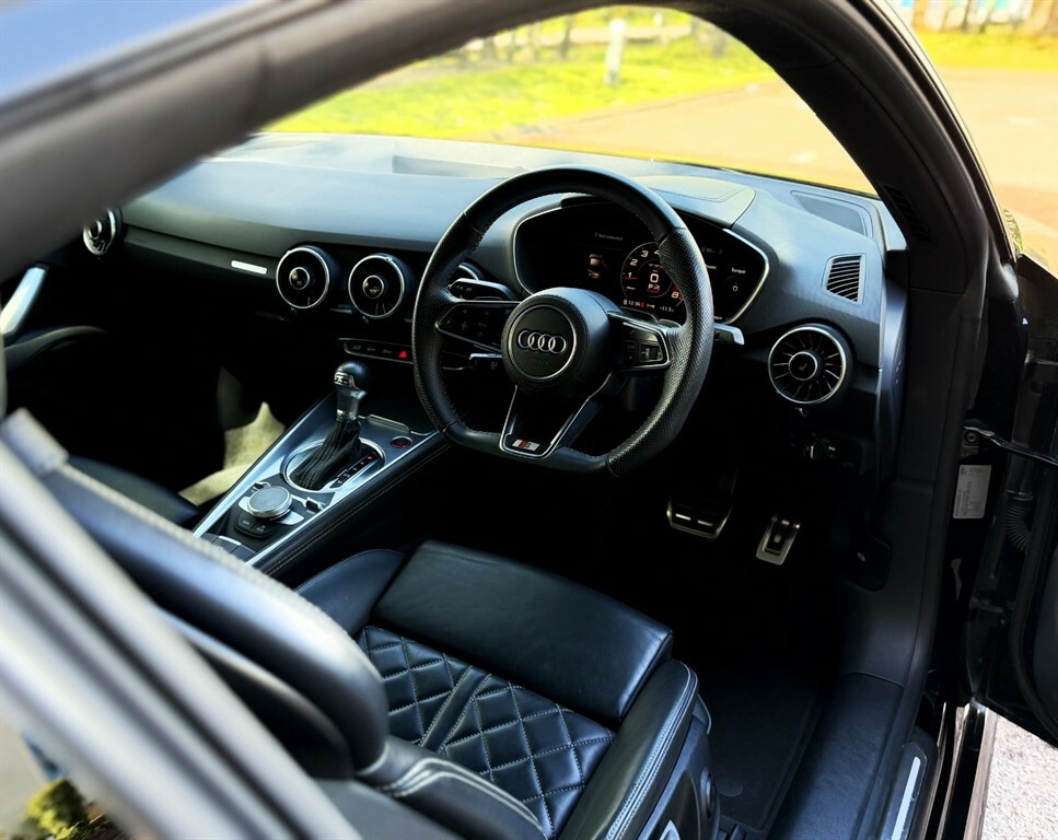 Audi TTS Tfsi Black Edition Red #13