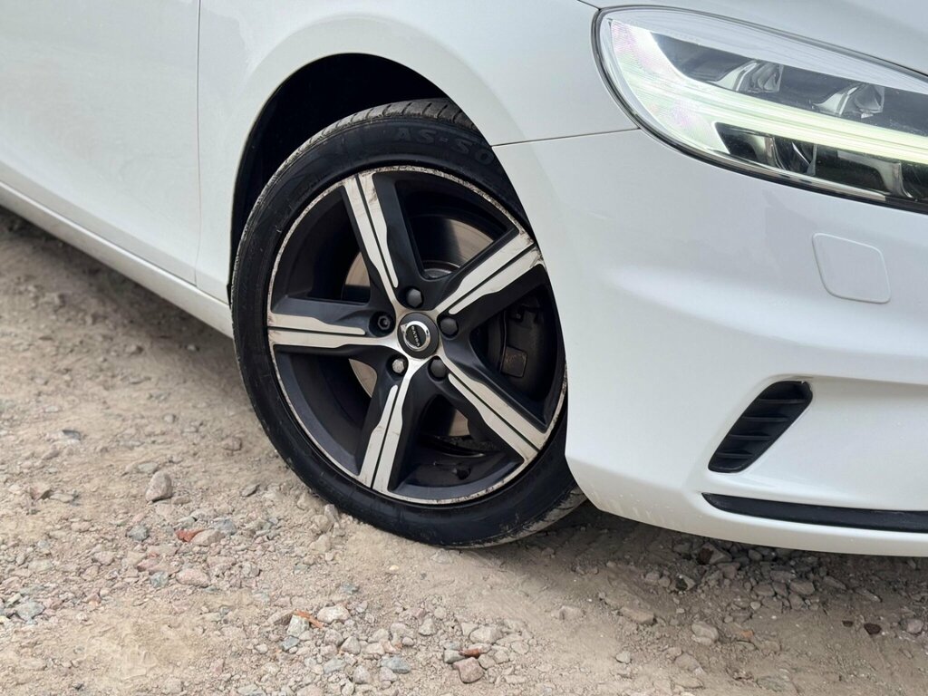 Volvo V40 2.0 D2 R-design Nav Plus Euro 6 Ss BW68EZJ White #3