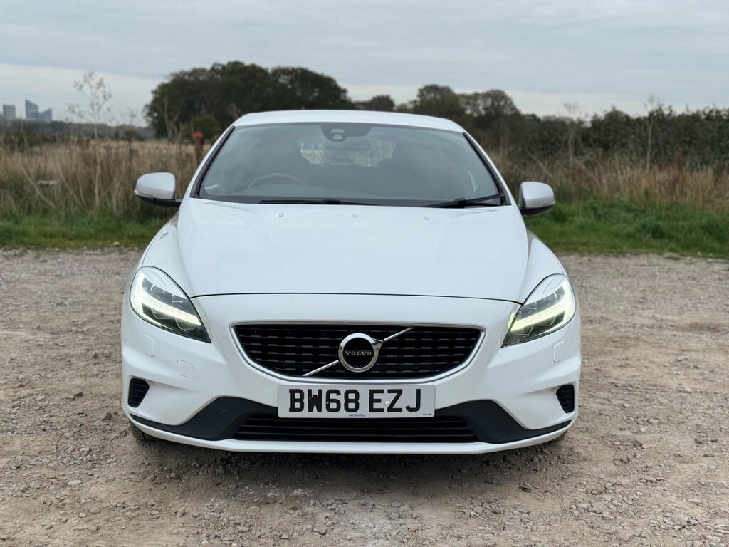 Volvo V40 2.0 D2 R-design Nav Plus Euro 6 Ss BW68EZJ White #2