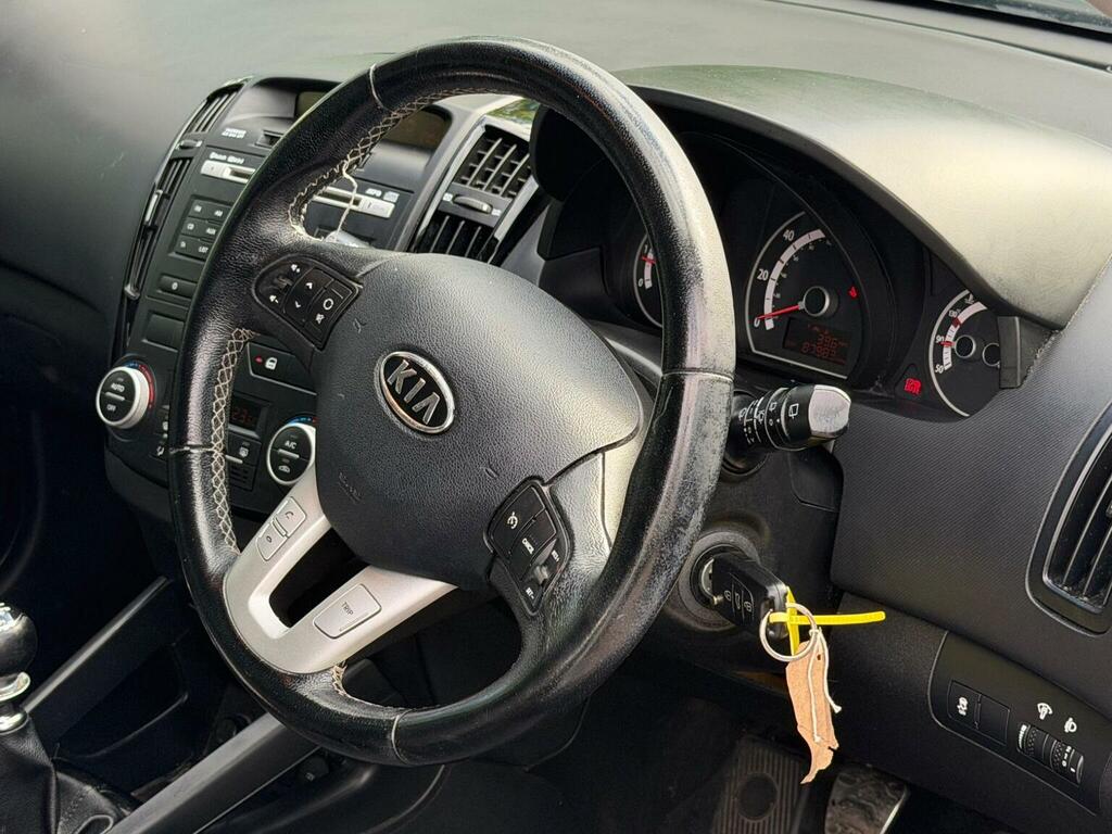 Kia Ceed 1.6 Crdi 3 Euro 5 201212 White #2