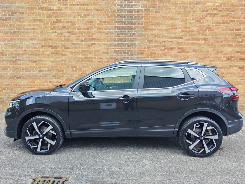 Nissan Qashqai 1.3 Dig-t Tekna Suv LS69WZM Black #2