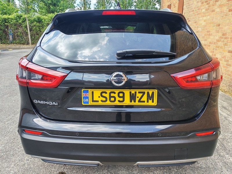 Nissan Qashqai 1.3 Dig-t Tekna Suv LS69WZM Black #4