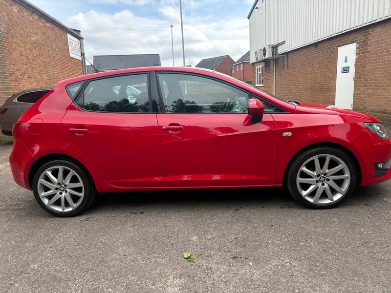 Seat Ibiza 1.2 Tsi Fr Hatchback KO66EYX Red #2