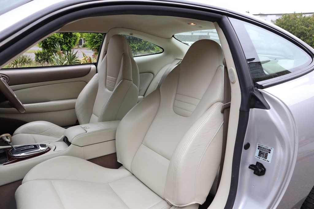Jaguar XKR 4.2 Silver #10