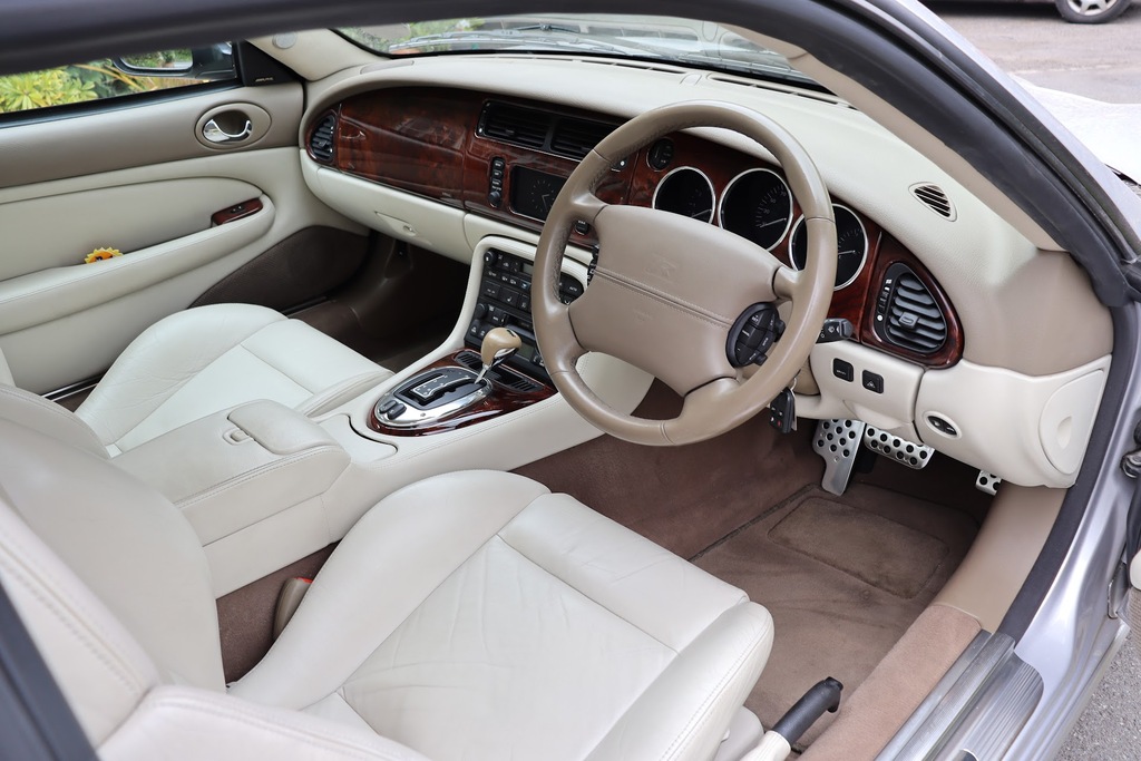 Jaguar XKR 4.2 Silver #9