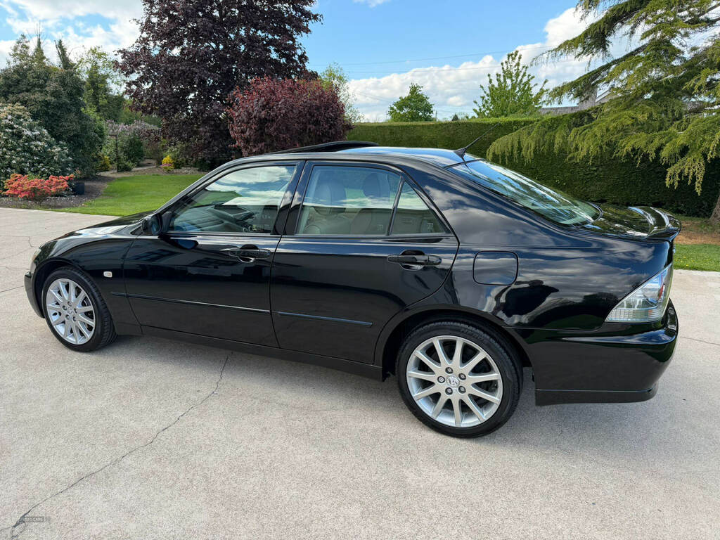 Lexus IS 200 2.0 Se Black #4